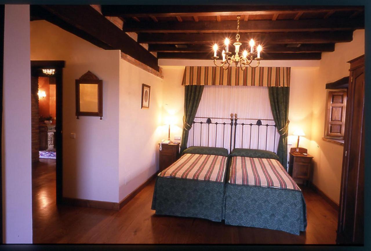El Ama De Llaves Hostal Hontoria Exterior foto